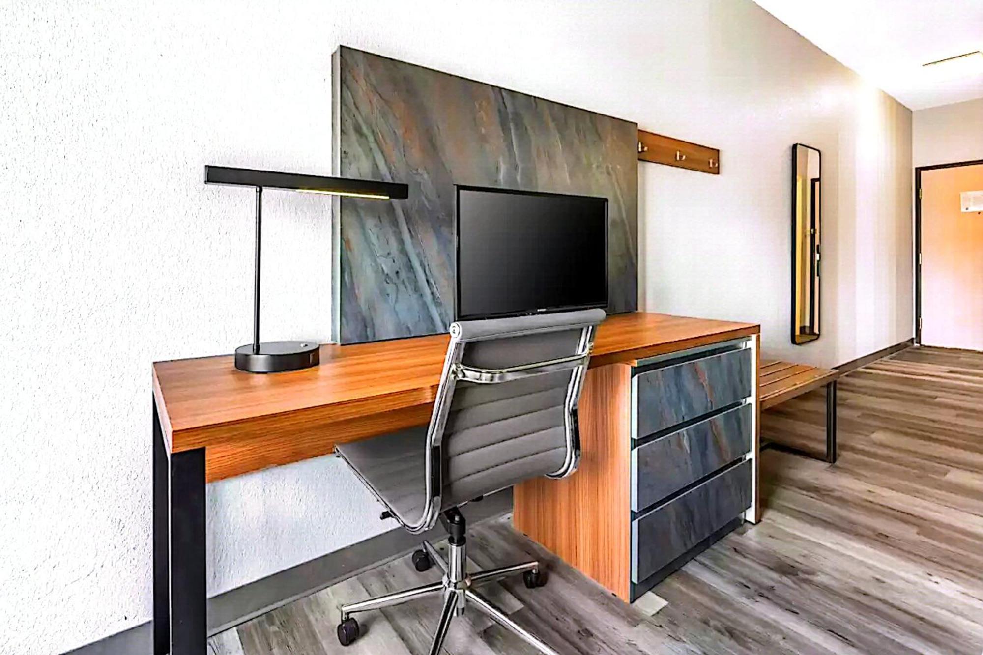 Quality Inn & Suites Manhattan Dış mekan fotoğraf