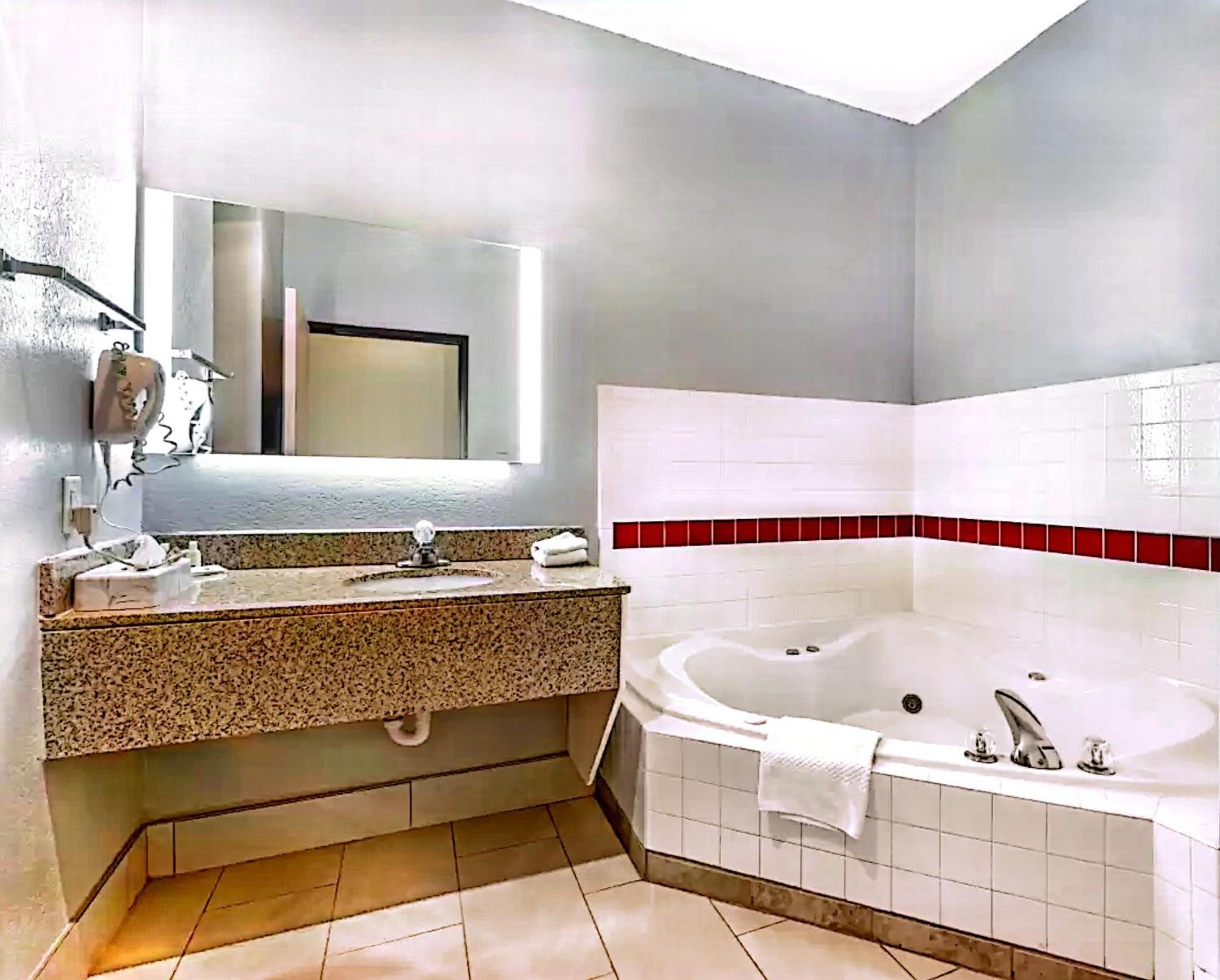 Quality Inn & Suites Manhattan Dış mekan fotoğraf
