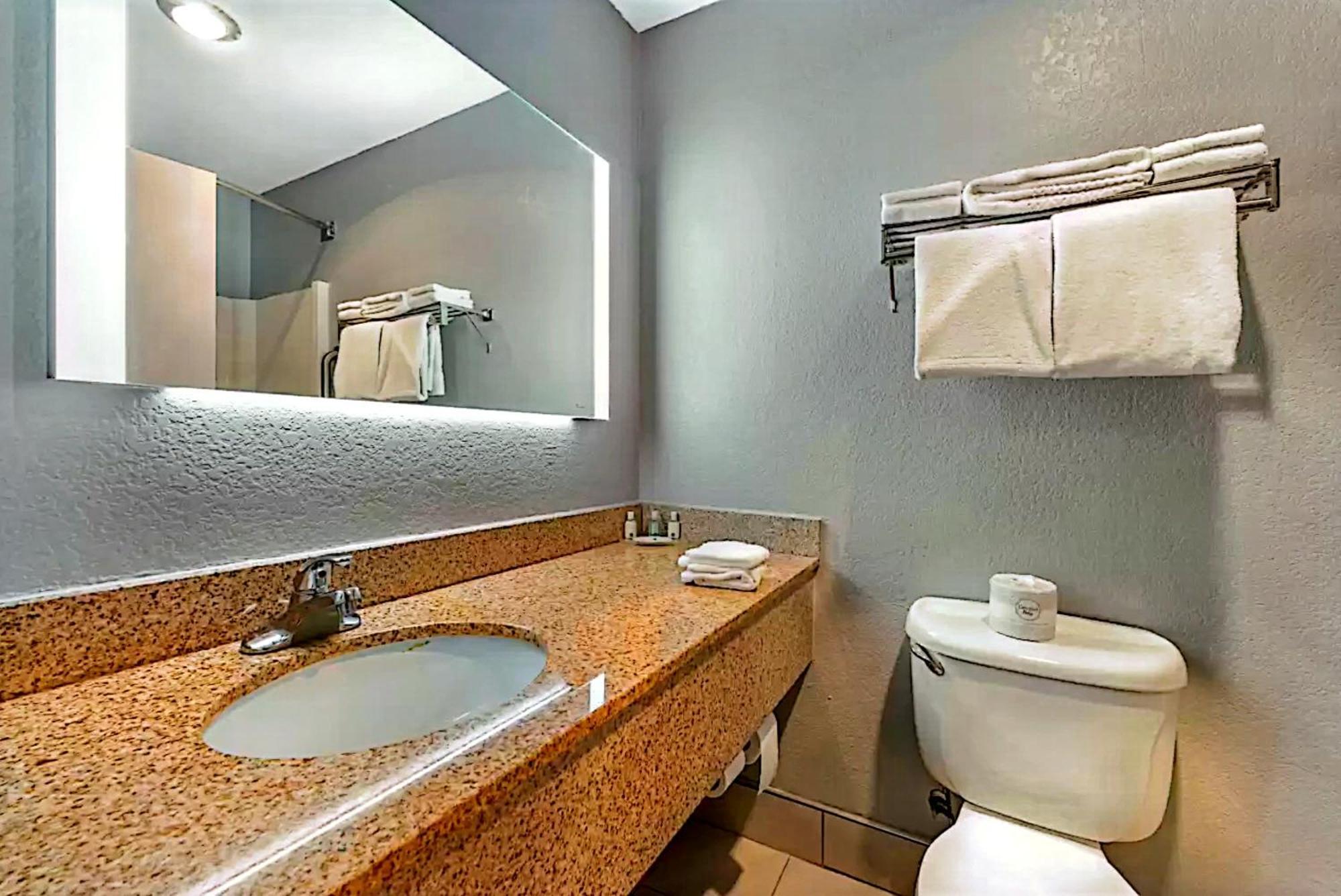 Quality Inn & Suites Manhattan Dış mekan fotoğraf