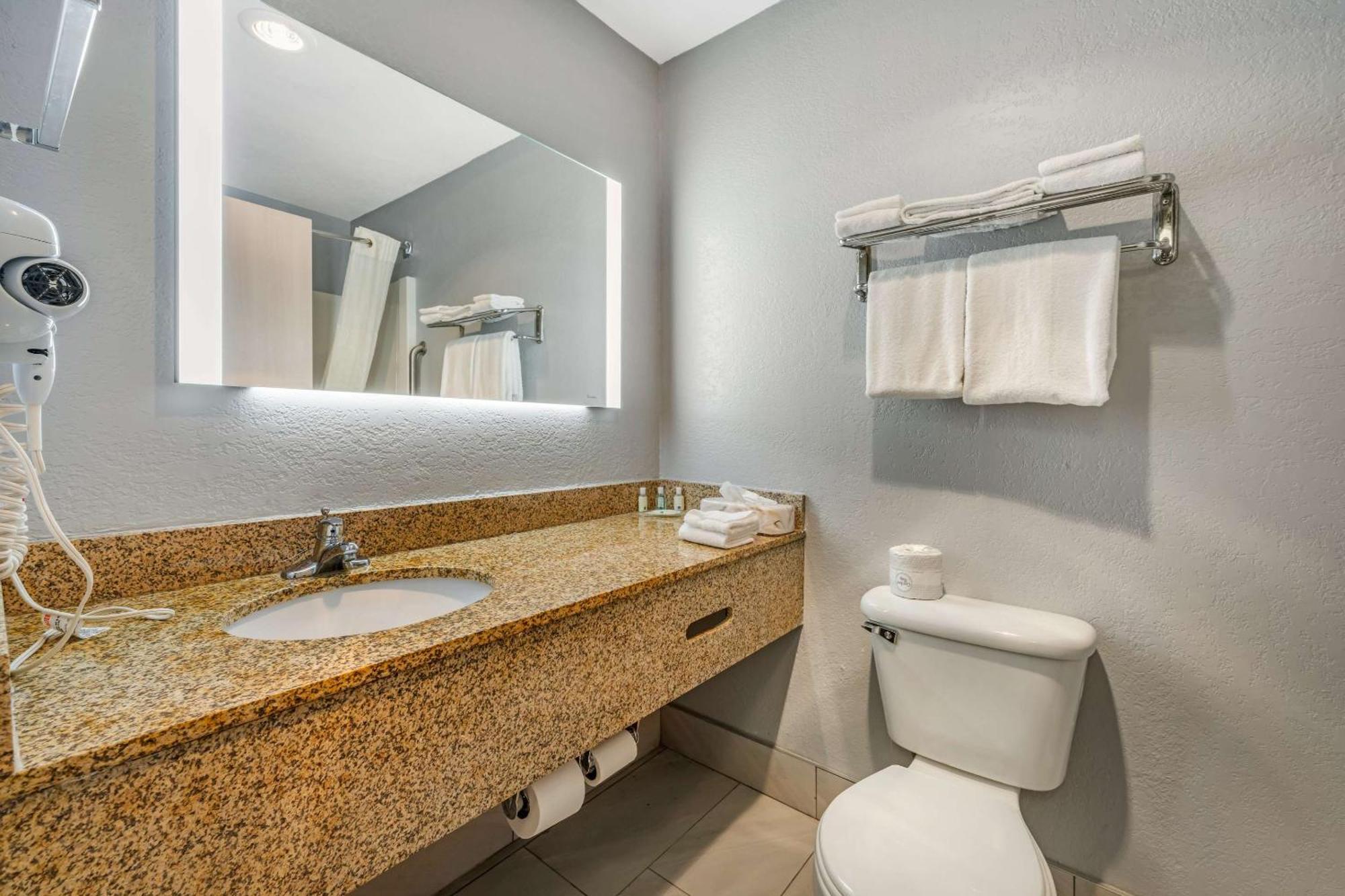 Quality Inn & Suites Manhattan Dış mekan fotoğraf
