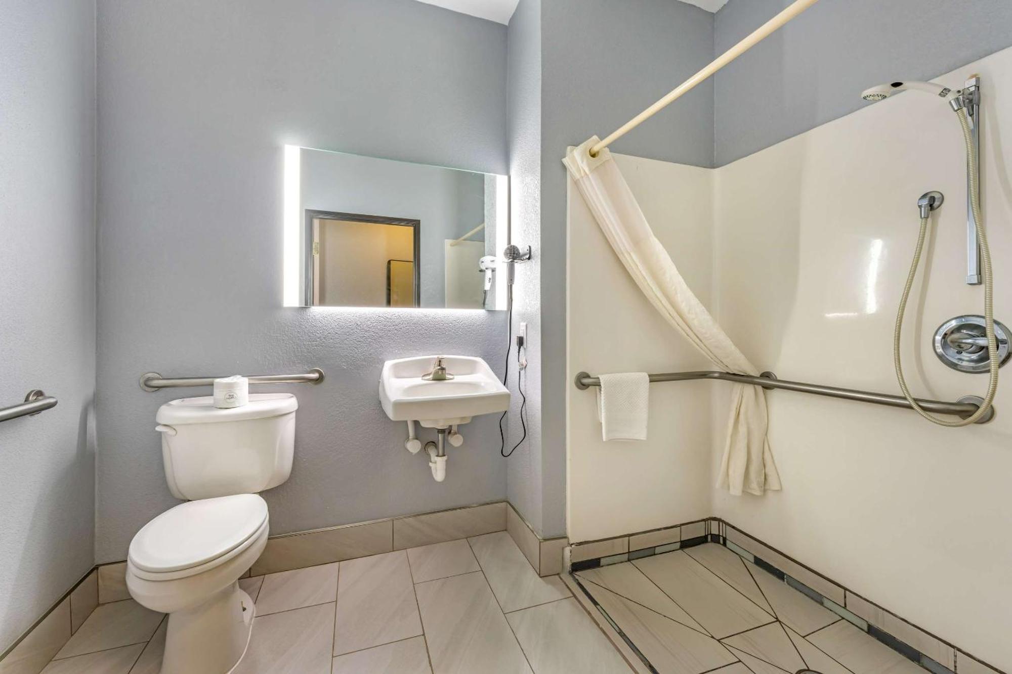 Quality Inn & Suites Manhattan Dış mekan fotoğraf