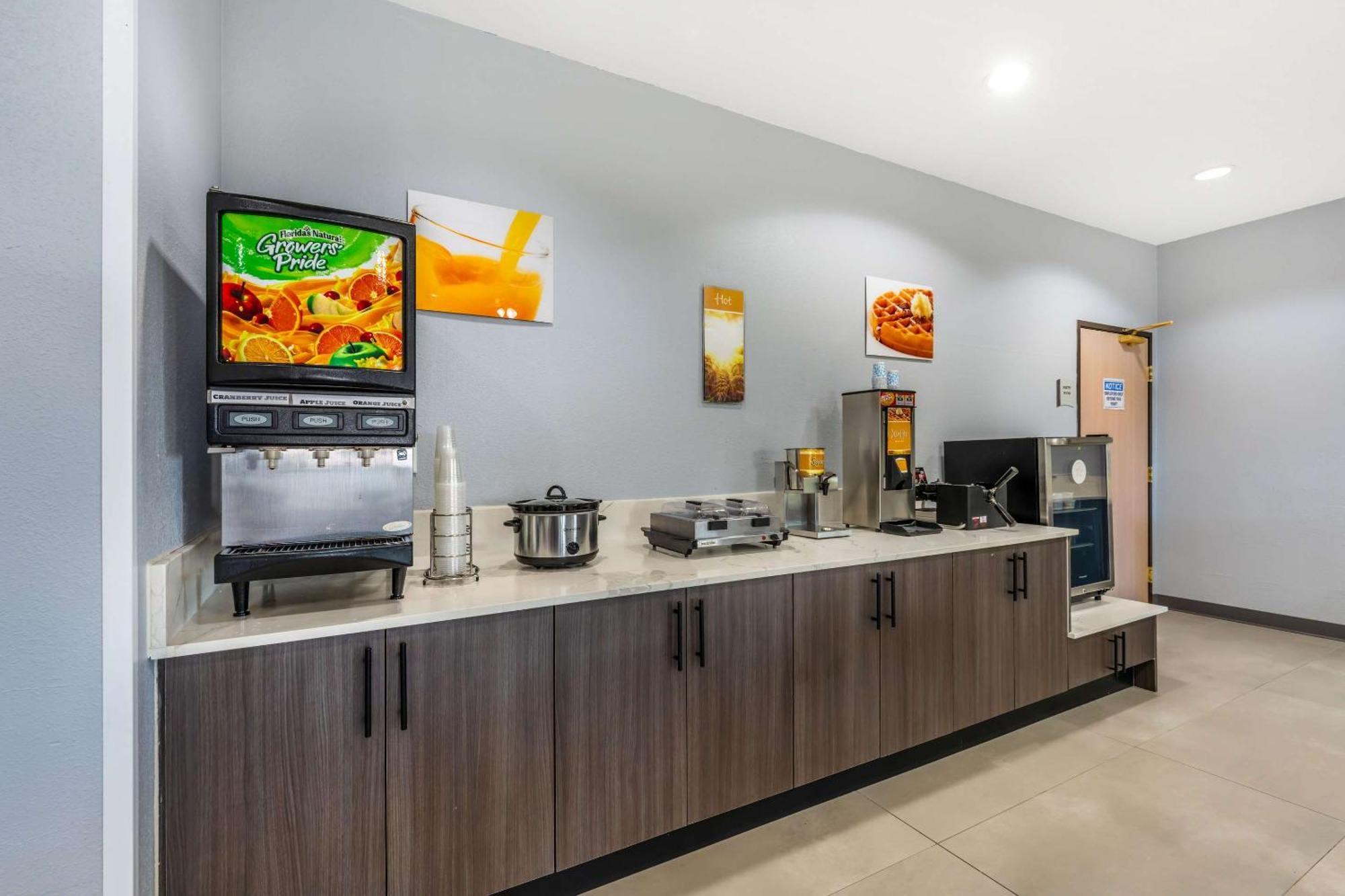 Quality Inn & Suites Manhattan Dış mekan fotoğraf