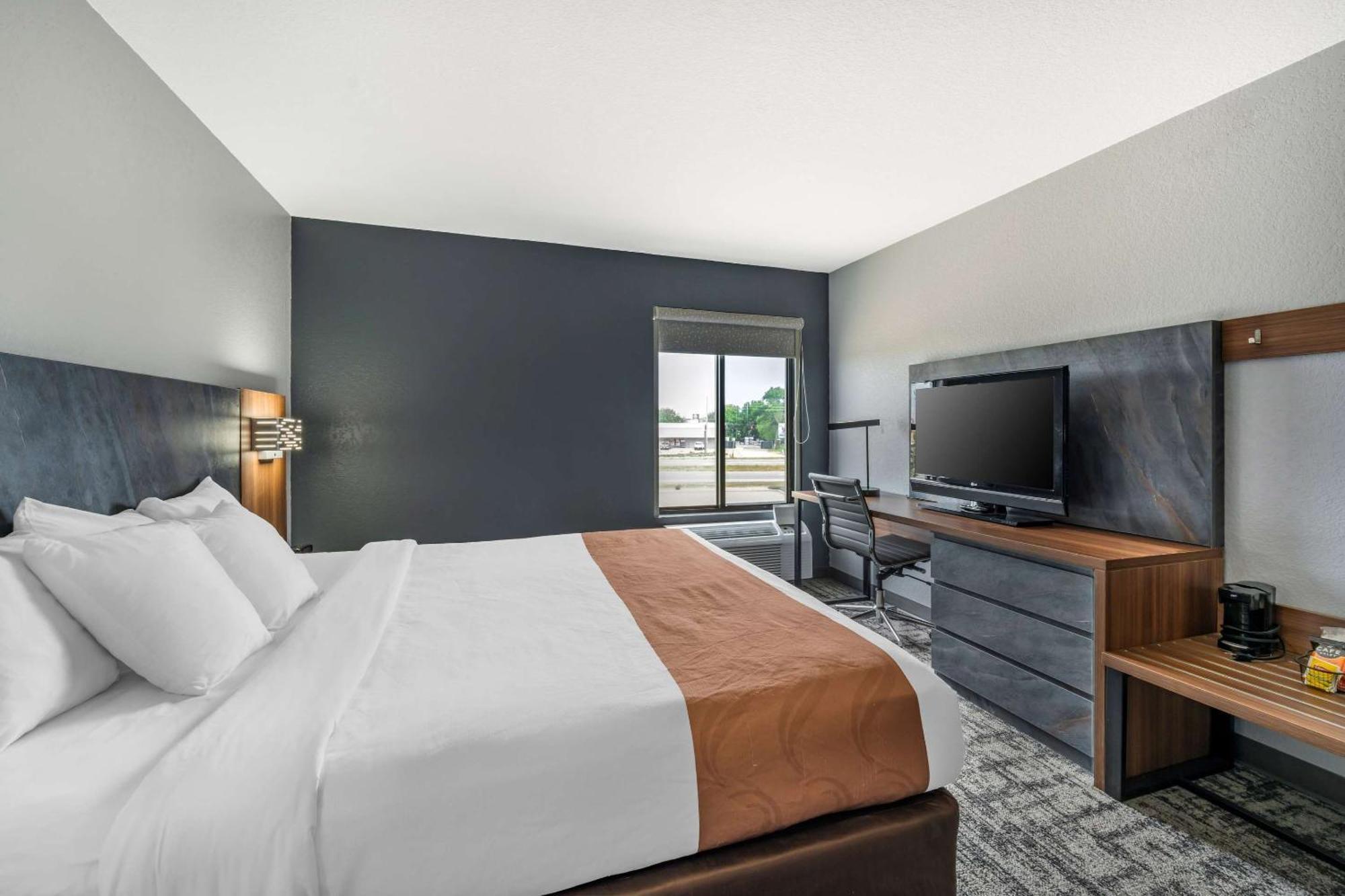 Quality Inn & Suites Manhattan Dış mekan fotoğraf