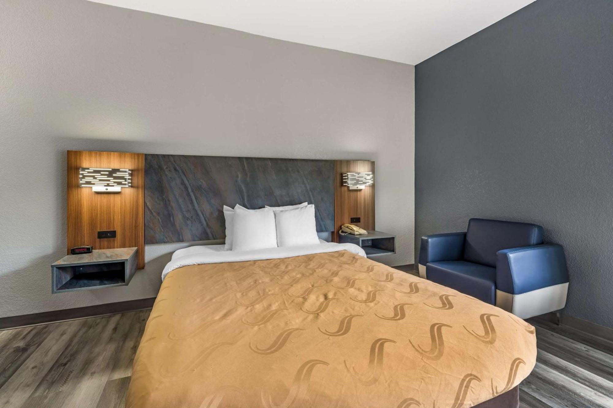 Quality Inn & Suites Manhattan Dış mekan fotoğraf