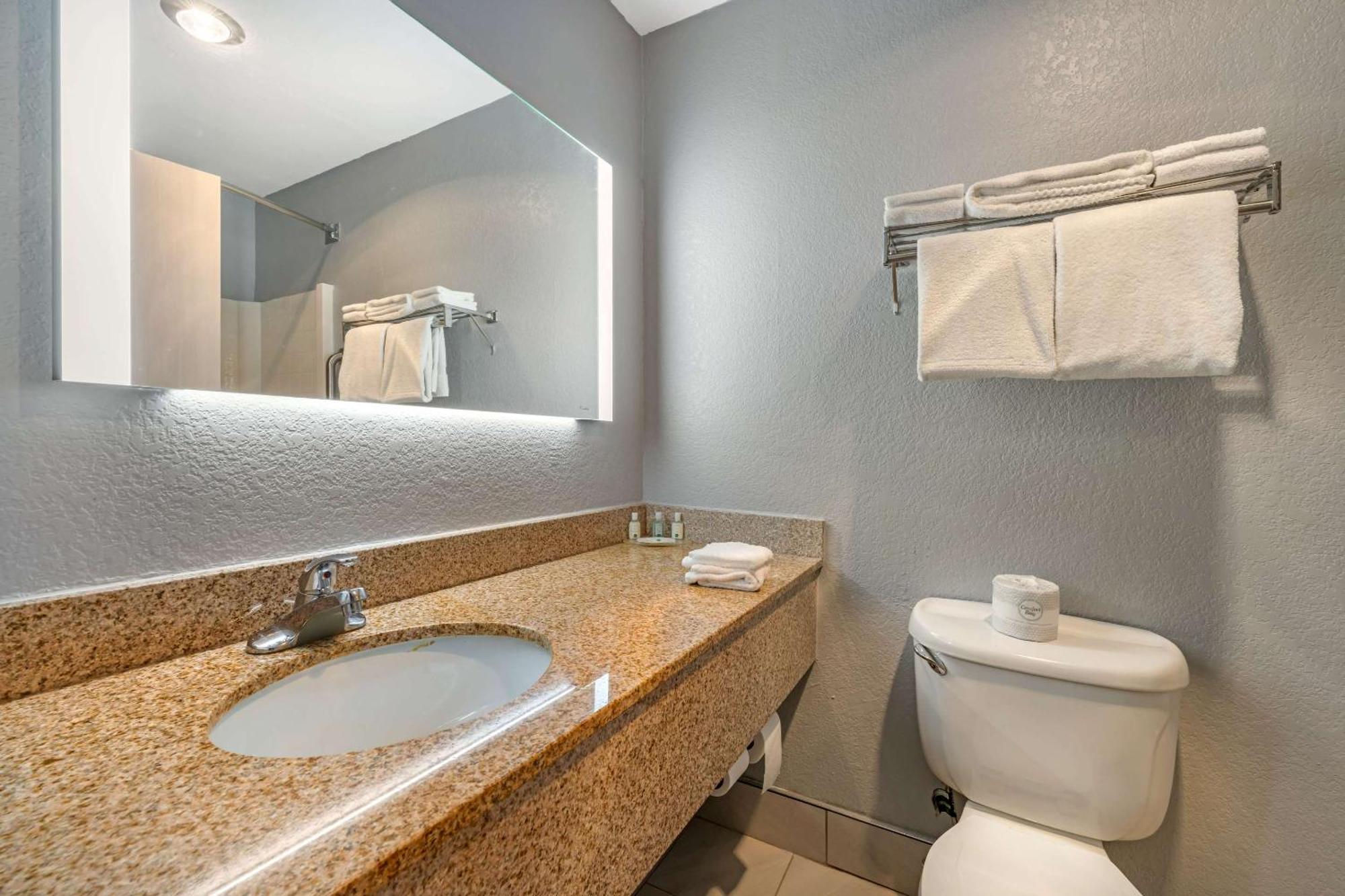 Quality Inn & Suites Manhattan Dış mekan fotoğraf