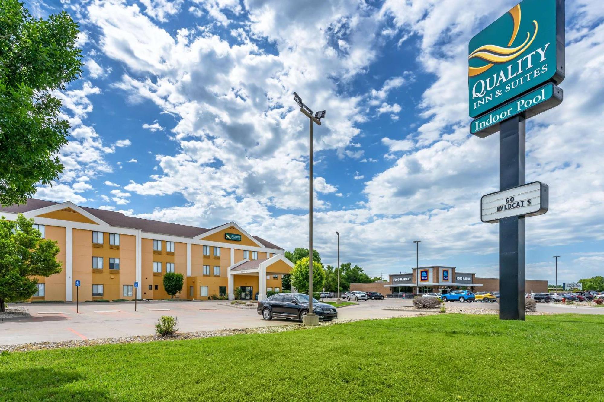 Quality Inn & Suites Manhattan Dış mekan fotoğraf