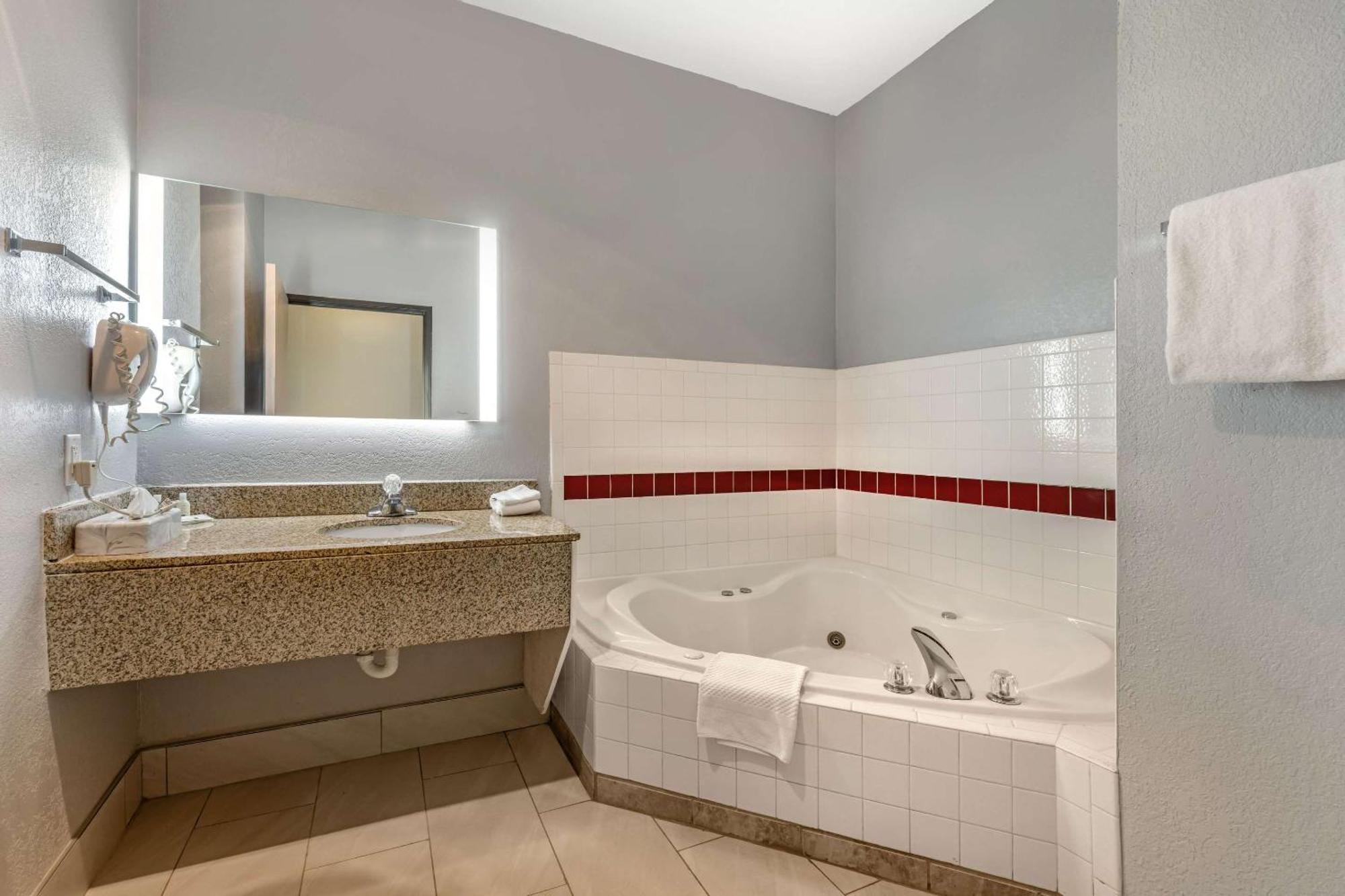 Quality Inn & Suites Manhattan Dış mekan fotoğraf
