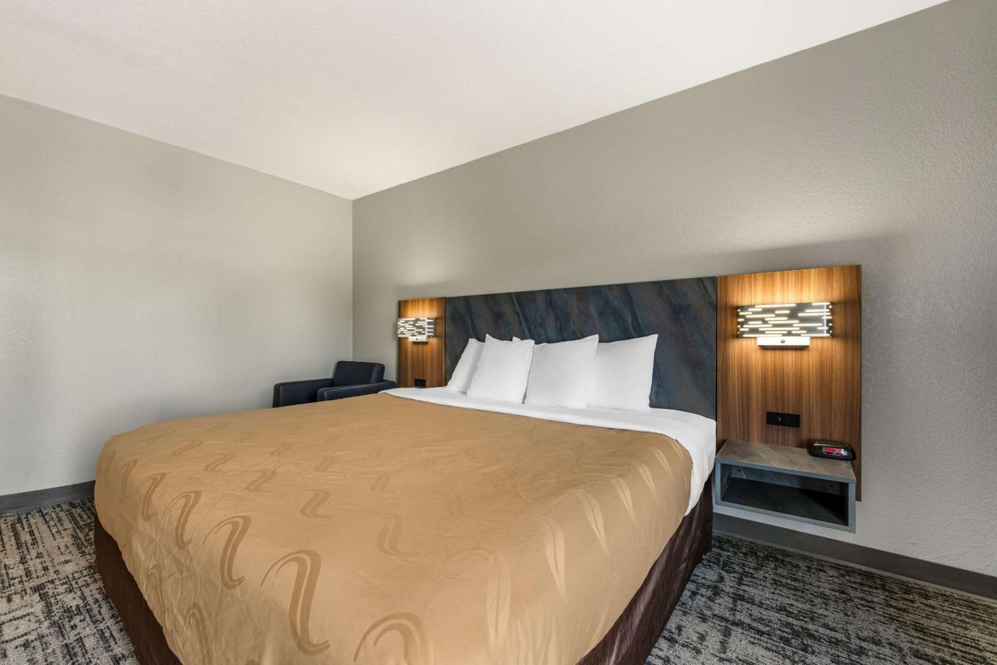 Quality Inn & Suites Manhattan Dış mekan fotoğraf